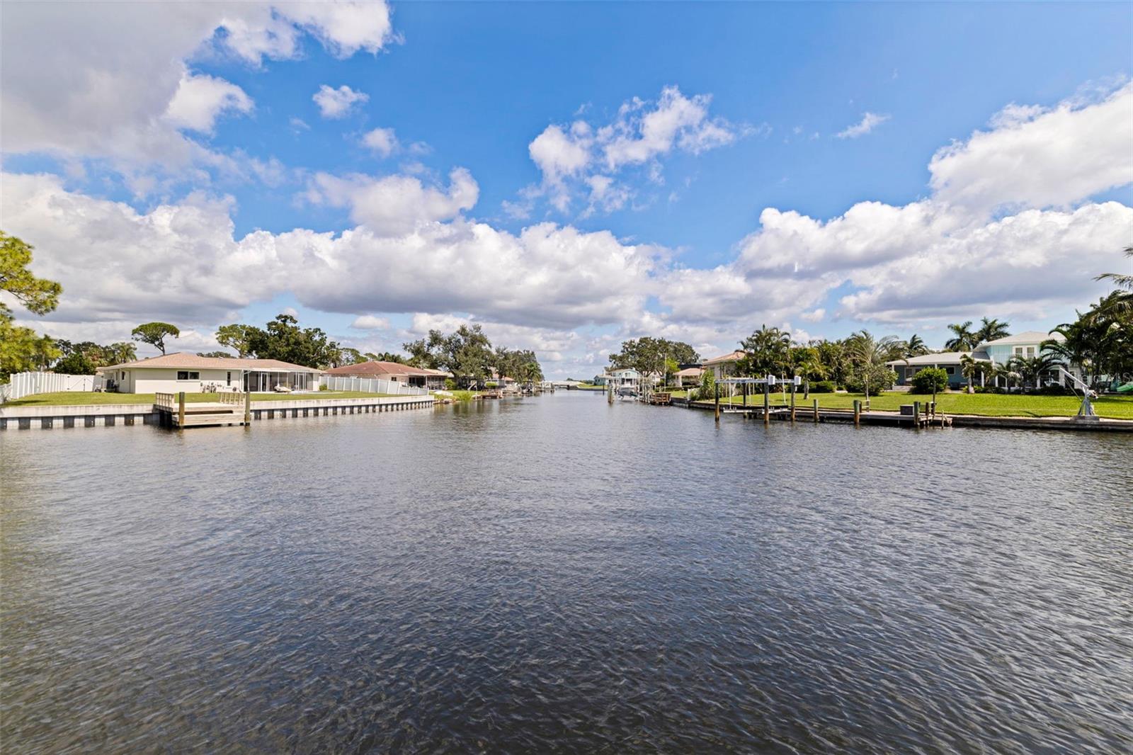 1894 TANGLEWOOD DR NE, ST PETERSBURG, FL